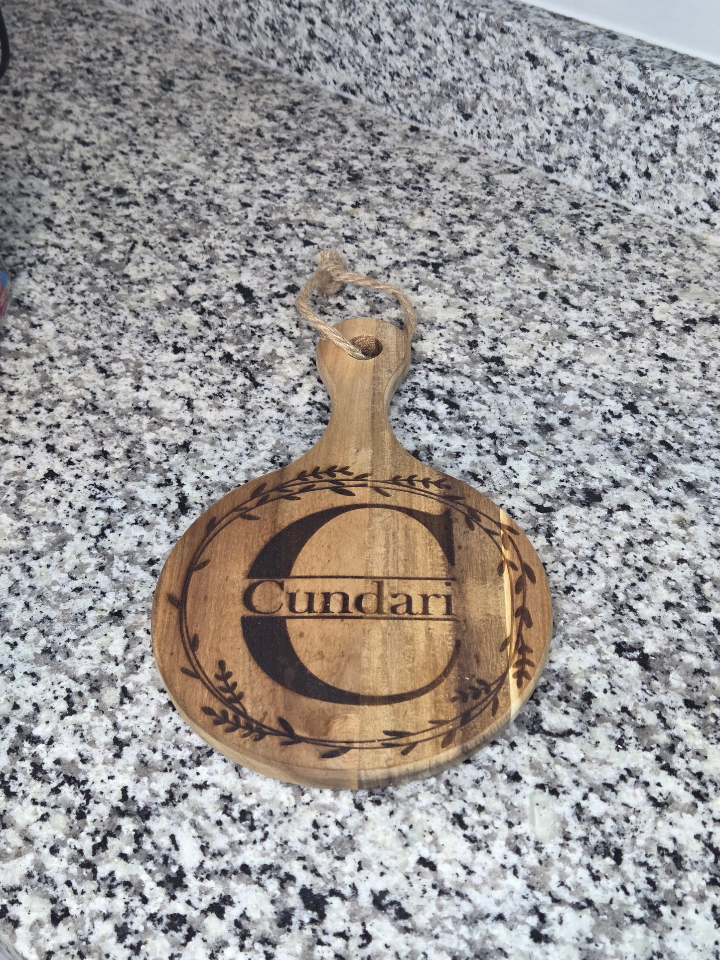 Circular serving board